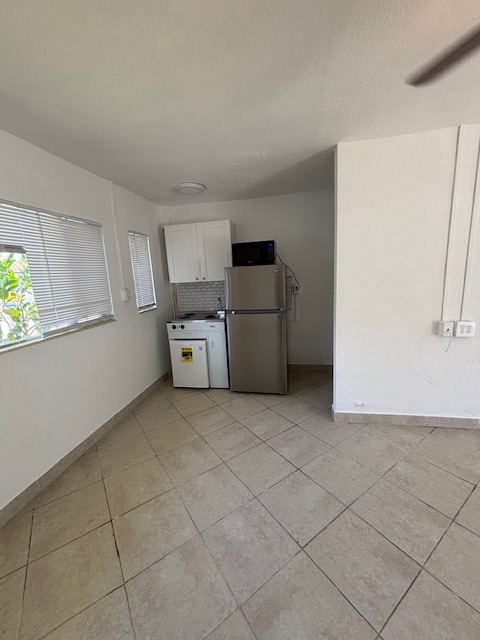 Building Photo - 1064 N Tamiami Trl