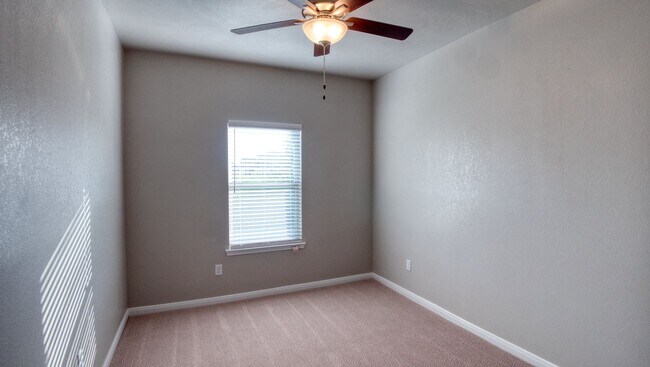 Building Photo - Spacious Townhome Available Now!