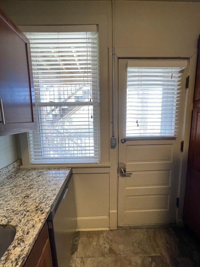 Building Photo - 715 S Phillips Ave