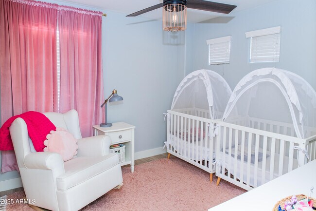 Building Photo - 2679 E Vermont Ct