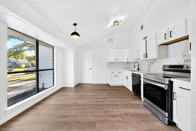 Building Photo - 24114 4 Sixes Ln