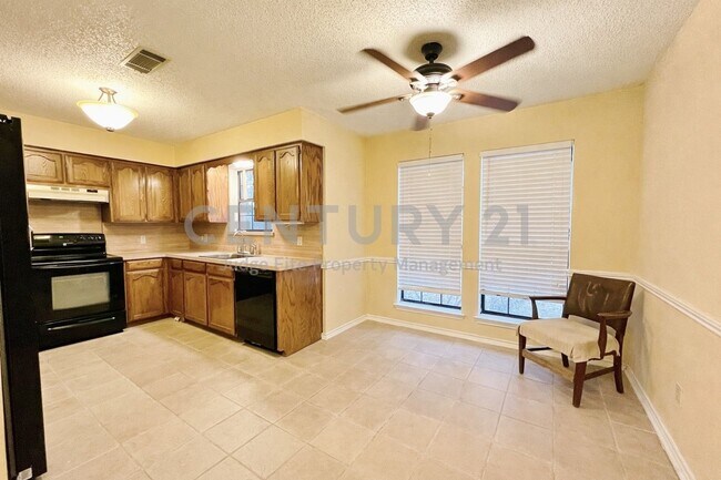 Building Photo - Charming 3/2/2 Situated on a Desirable Corner Lot in Watauga For Rent!