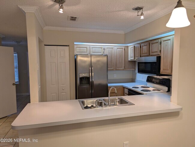 Building Photo - 8529 Sturbridge Cir W