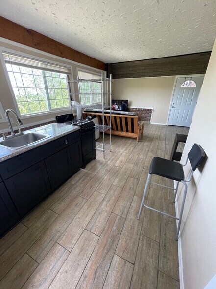 Building Photo - 19122 Clymer St