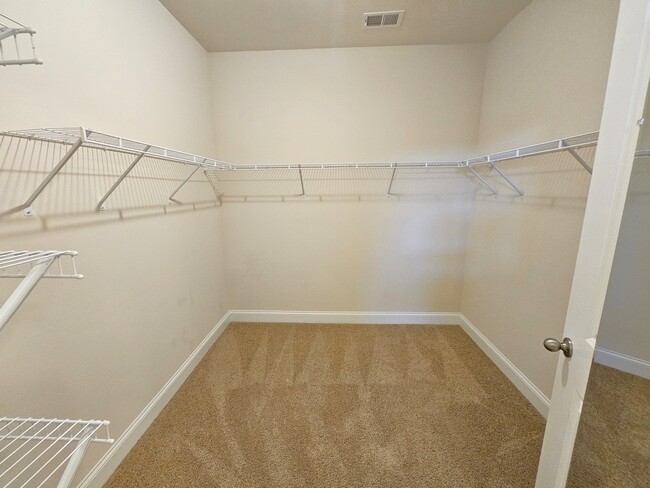 Building Photo - 558 Castleby Dr