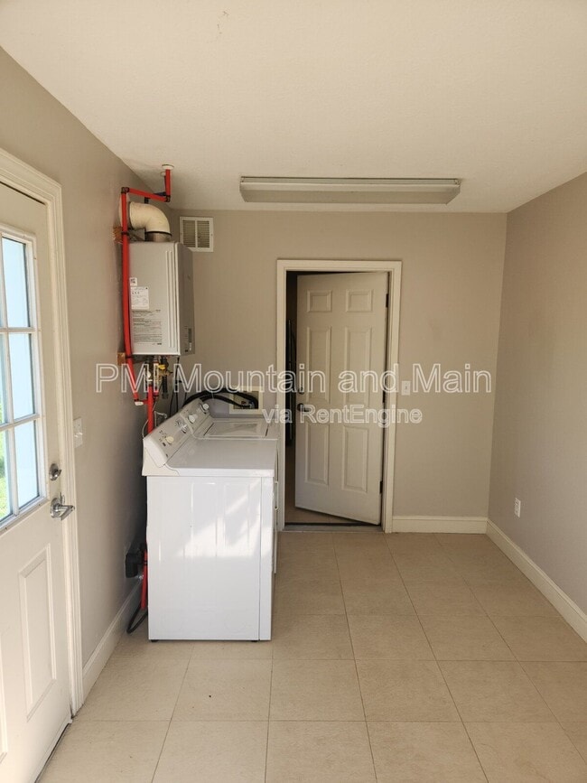Building Photo - 74 Ebens Cove