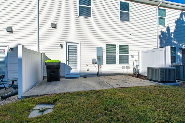 Building Photo - Refined Living: 3BR Townhome in Morrisville’s Keystone Park!