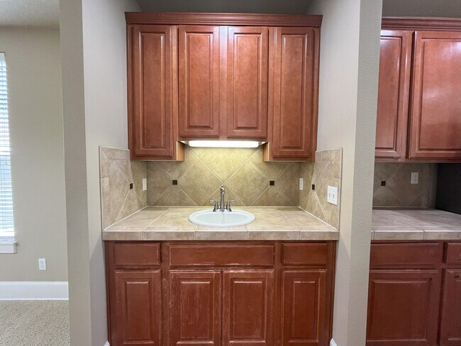 Building Photo - Bright & Airy Home with Granite Kitchen, V...