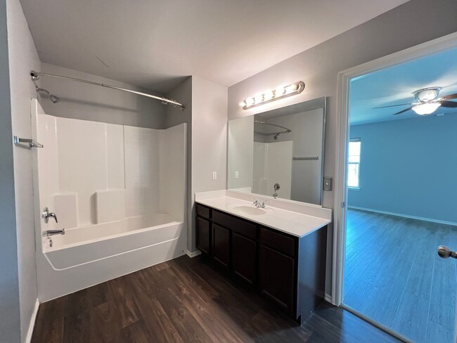 Building Photo - $500 OFF FIRST MONTHS RENT! Home with abov...