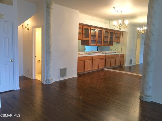 Building Photo - 3087 E Hillcrest Dr
