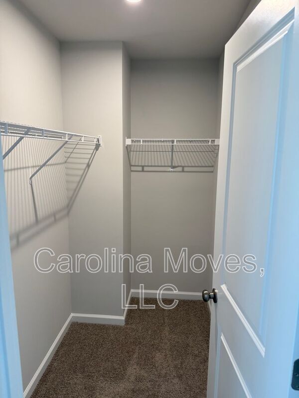 Building Photo - 417 Mariene Dr