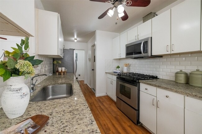 Building Photo - 817 Edgehill Dr