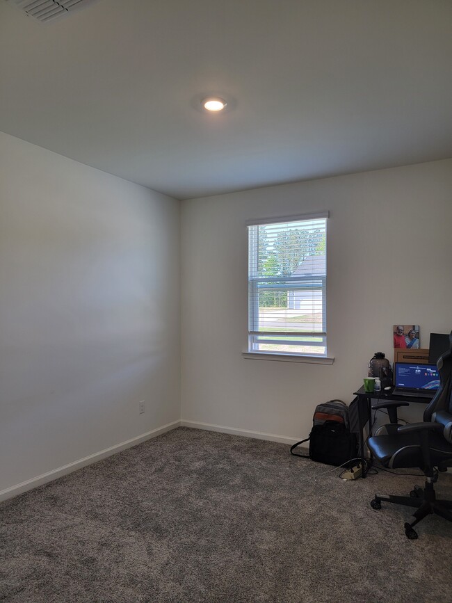 Building Photo - 645 Thomas Gage Dr