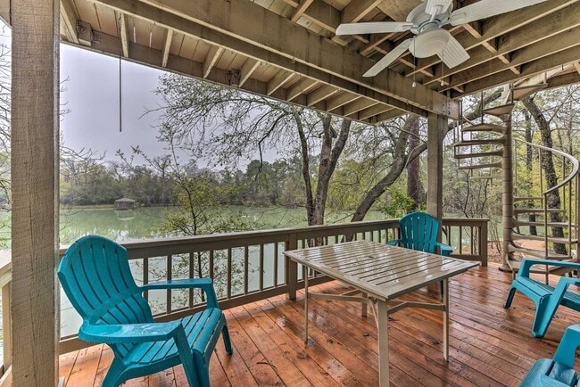 Building Photo - Lake Front Townhome with resort-like Views!