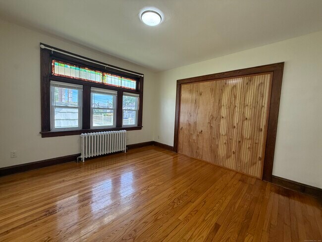 Building Photo - 556 Hawley Ave