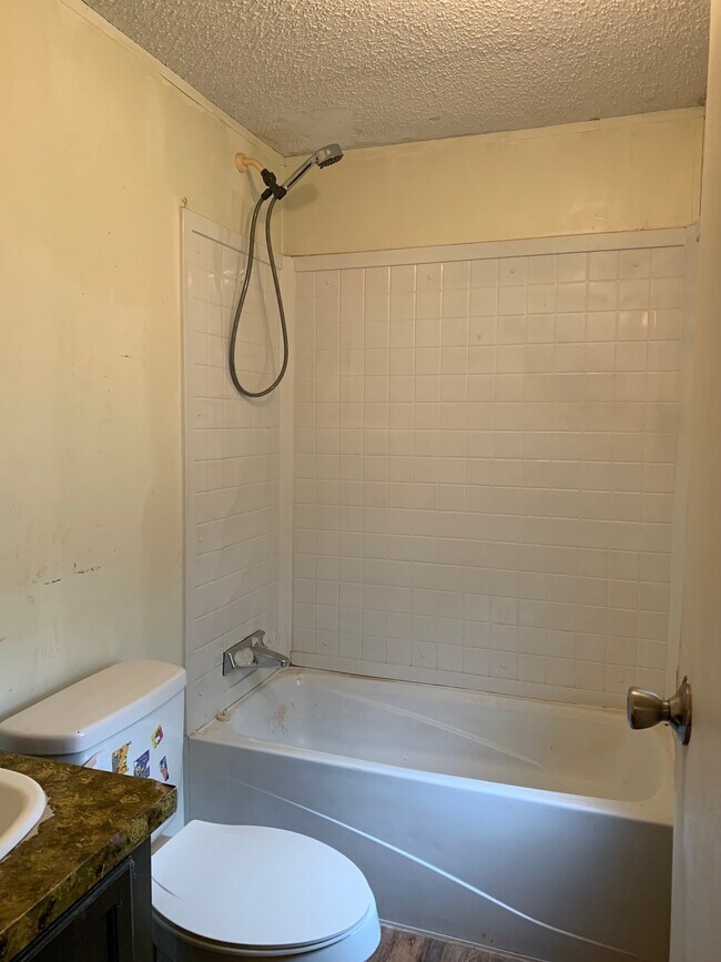 Building Photo - Bril