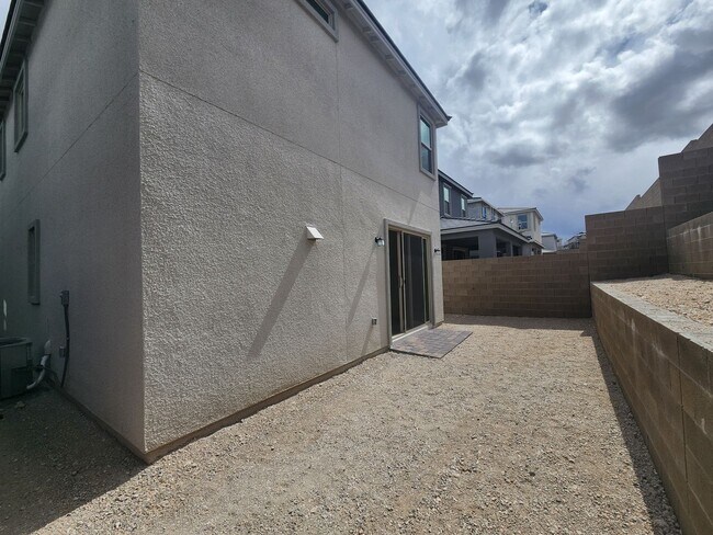 Building Photo - WOW Four Bedroom in North Summerlin!