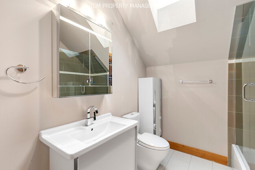 Building Photo - 4012 23rd Ave SW