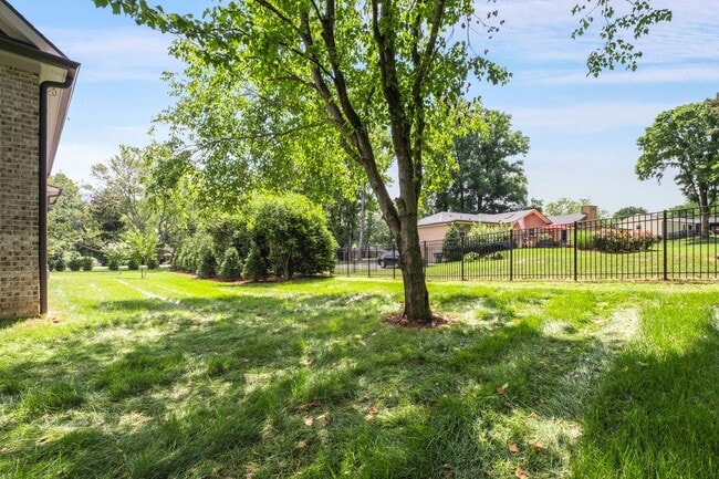 Building Photo - 8115 Devens Dr