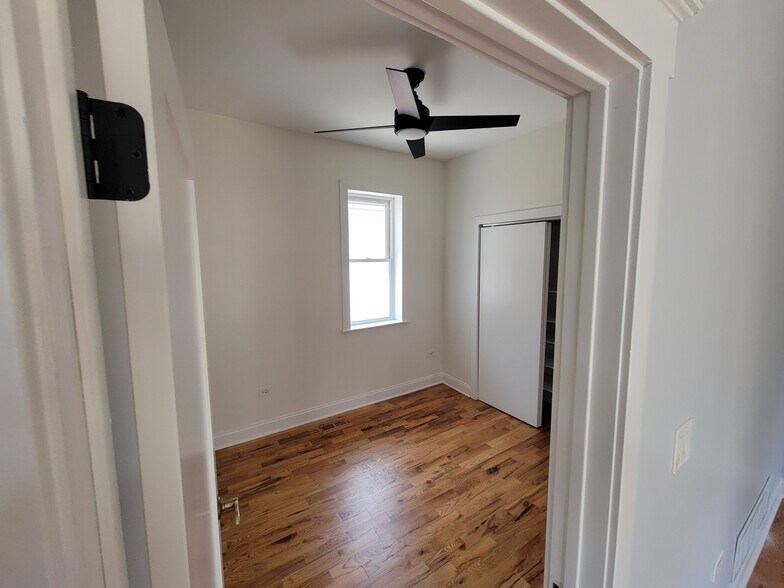 Building Photo - 3405 S Lituanica Ave