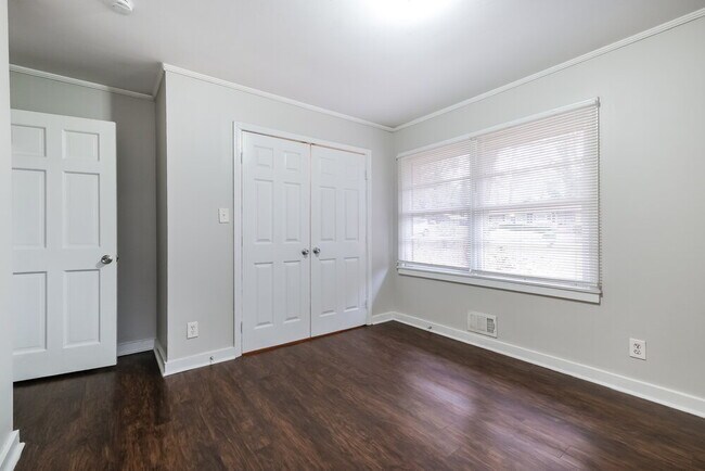 Building Photo - 1201 Valerie Woods Dr