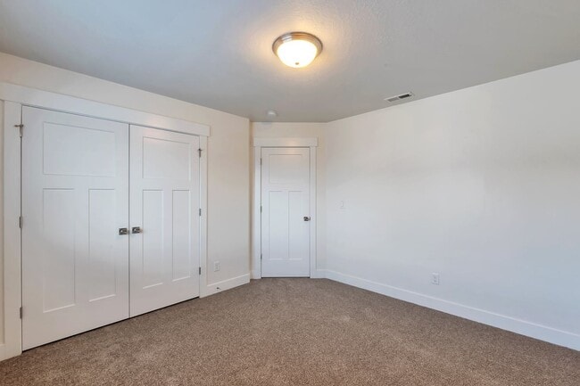 Building Photo - Modern Row End Townhome w 2 car attached g...