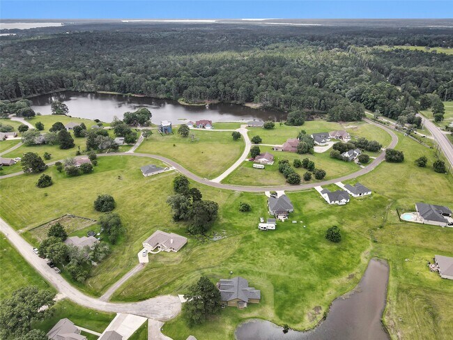 Building Photo - 145 Meadowview Dr
