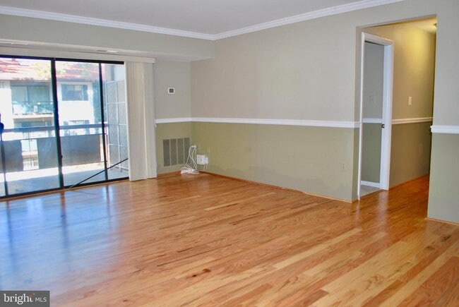 Building Photo - 2850 Dover Ln