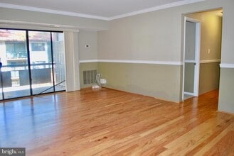 Building Photo - 2850 Dover Ln