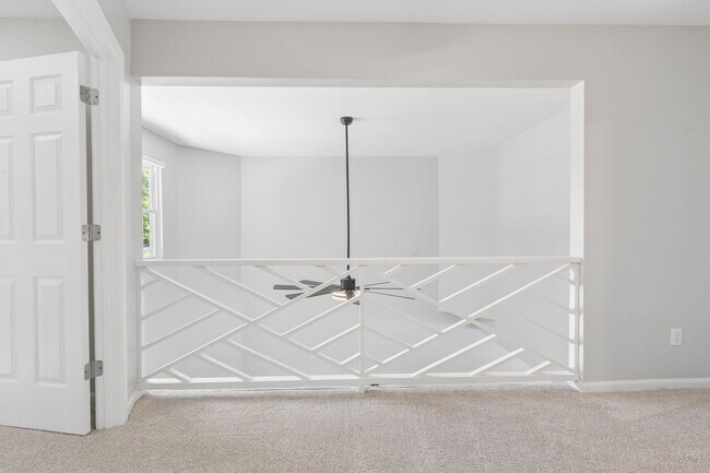 Building Photo - Gorgeous Home Ready for Move In