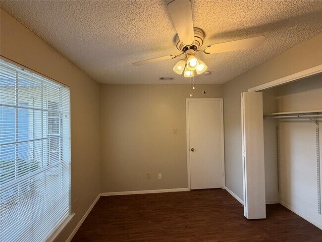 Building Photo - 12102 Arrowwood Dr