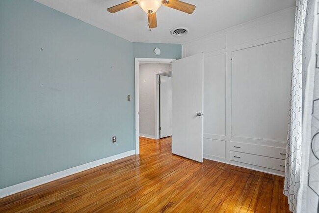 Building Photo - 5600 Tangerine Ave S