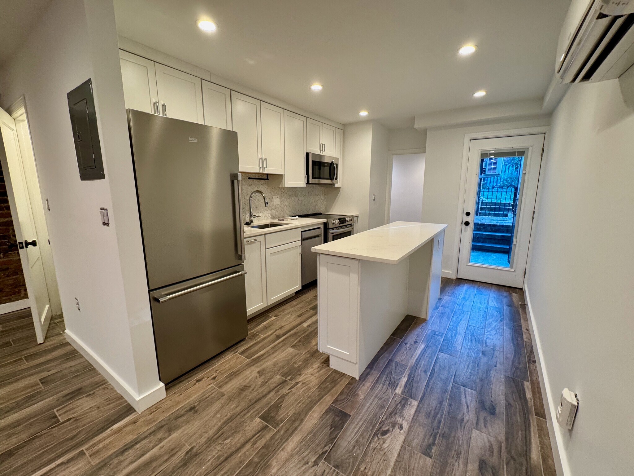 Building Photo - 215 5th St SE