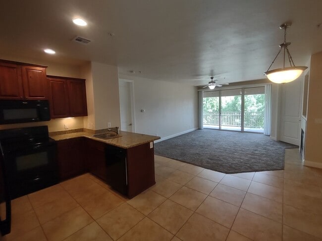 Building Photo - Desirable Black Rock Condo - Quite/Peaceful