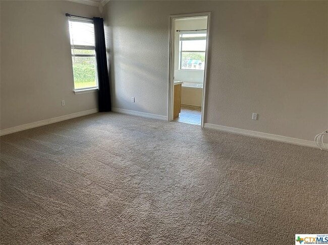 Building Photo - 502 Irish Ln