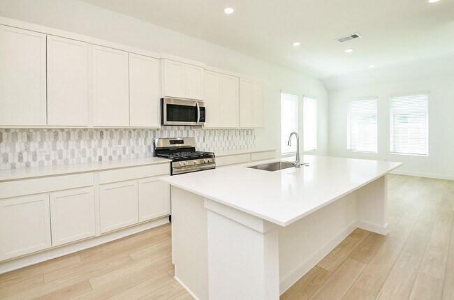 Building Photo - 2708 Pne Blf Dr