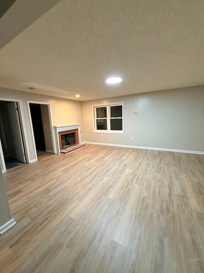 Building Photo - 7405 E 17th St N