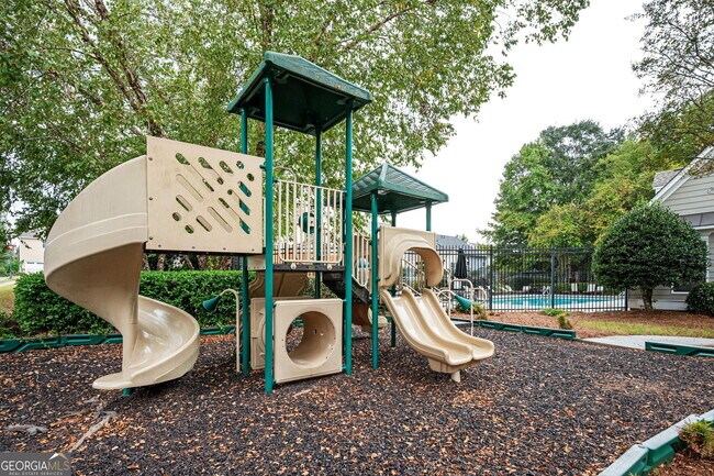 Building Photo - 2213 Leicester Way SE