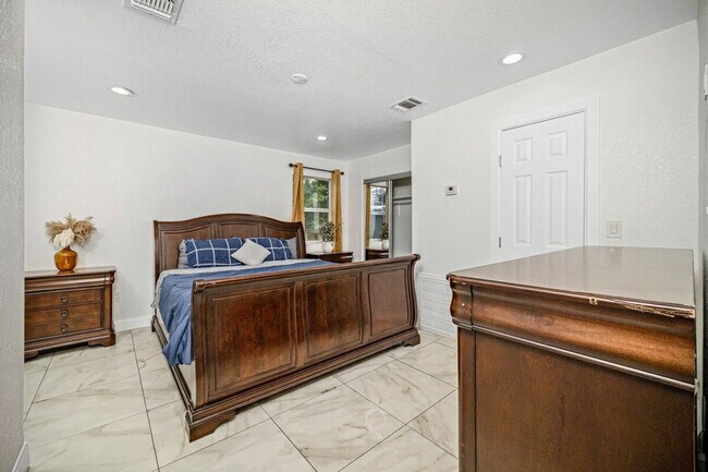 Building Photo - 219 Utah St