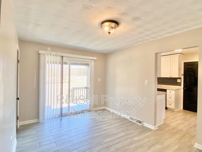 Building Photo - 17073 Longview Dr