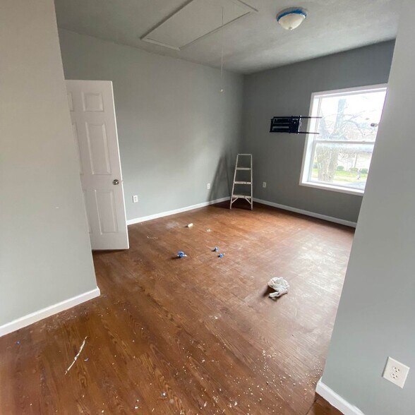 Building Photo - 446 6th Ave