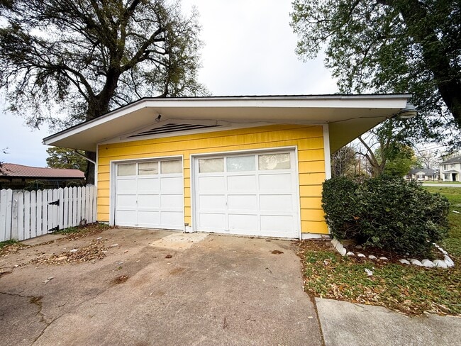 Building Photo - 4011 Dryden Rd