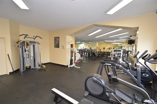 Building Photo - 25-40-40 Shore Blvd