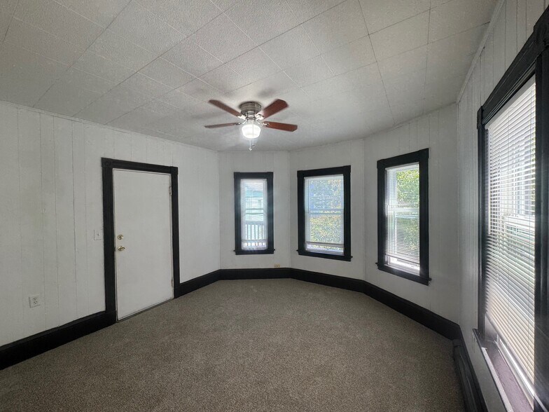 Building Photo - 53 Hinckley St