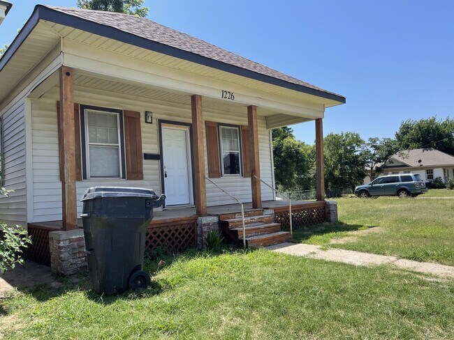 Building Photo - 1226 NW 8th St