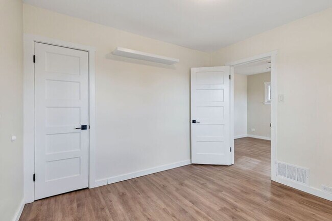 Building Photo - 134 S Quitman St