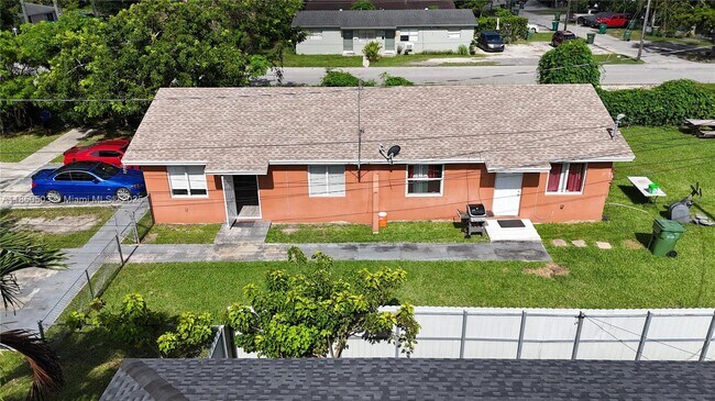 Primary Photo - 997 NW 11th St