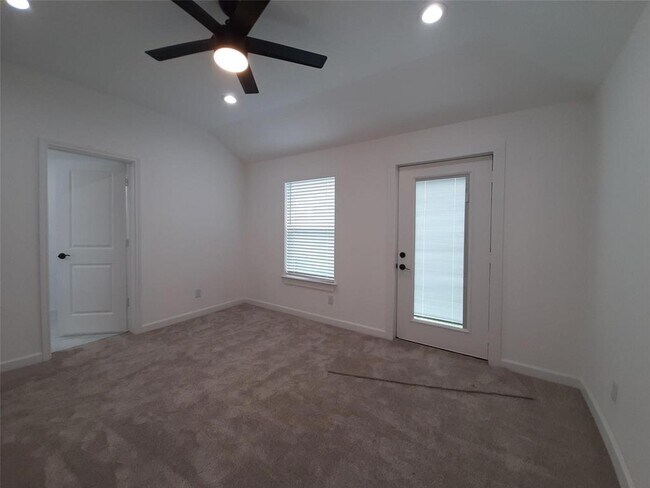 Building Photo - 4530 Mayflower St