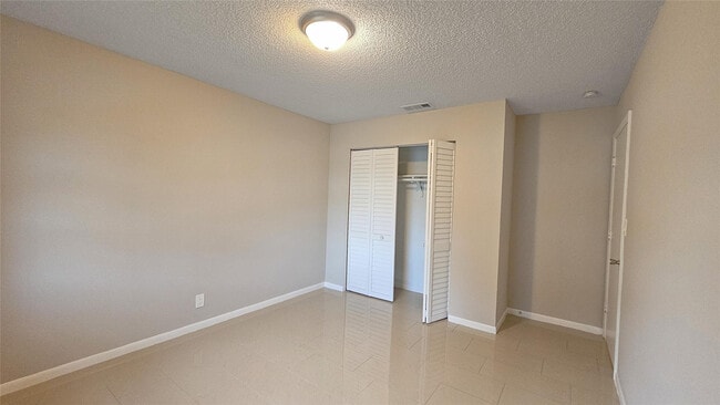 Building Photo - 416 Lakeside Dr