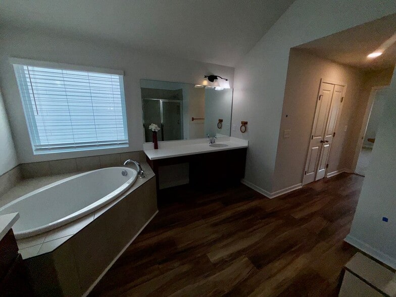Building Photo - 323 Coppergate Ct